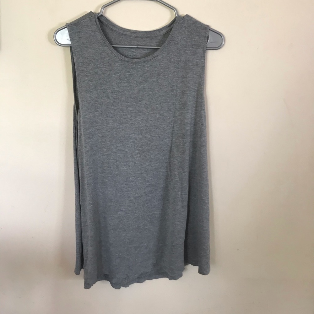 Grey no sleeve tank top